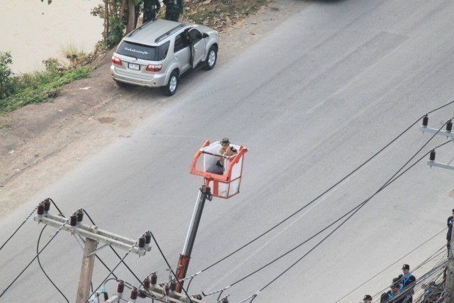 ใกล้ปีใหม่แล้ว..ตำรวจทหารนับพันนาย บุกประชิดรั้ววัดพระธรรมกาย...เพื่ออะไร กันแน่ ?