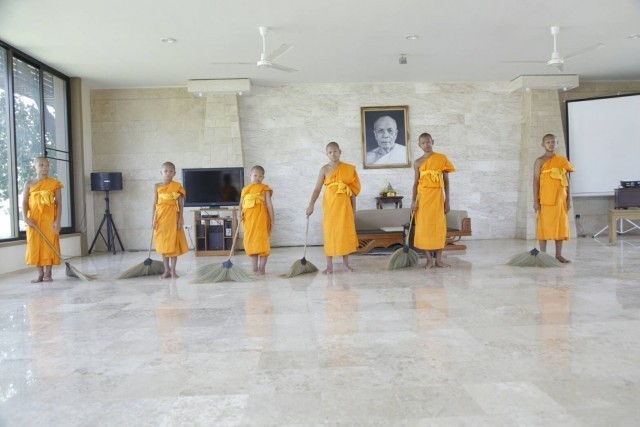 ส.ณ.ศูนย์ฯพลเอกอาทิตย์ -พรสรร กำลังเอก เดินธุดงค์ พัฒนาวัด