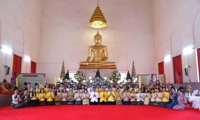 "ชาวขอนแก่น"ร่วมสืบสานประเพณีแห่เทียนพรรษา" ถวายเป็นพระราชกุศล แด่ ร.10