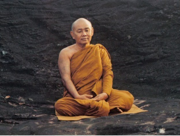 ลางสังหรณ์ก่อนฟ้าสาง!! "หลวงปู่" เผย "ลางบอกเหตุ" เครื่องบินตก...และการสูญเสียครั้งใหญ่ของวงศ์พระป่ากรรมฐาน!!
