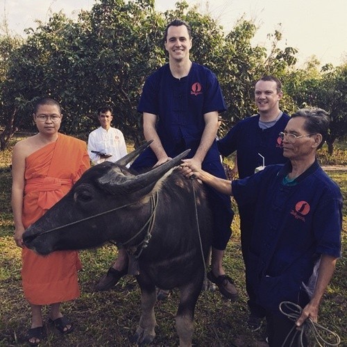 ฝรั่งหล่อหัวใจธรรมะ "คาเมรอน" ติวเตอร์สู่ "พระสตีฟ" ขวัญใจคนดู