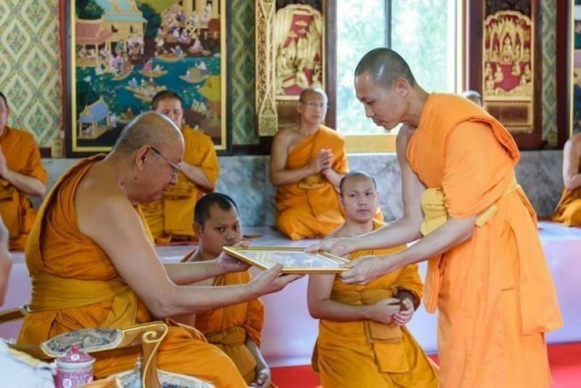 เจ้าคณะจังหวัดปทุมธานี ประธานพิธีมอบตราตั้งและวุฒิบัตร คณะสงฆ์ปทุมธานี