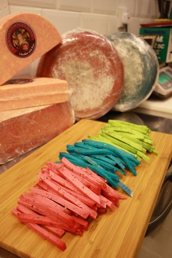 โอ้โห !ขนมปังอบชีสสายรุ้ง คัลเลอร์ฟูลแบบนี้ใครกล้าก็ลอง