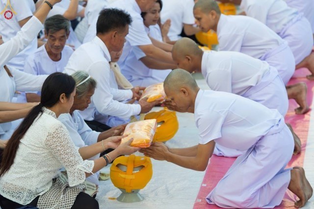 พิธีบรรพชาอุปสมบทหมู่ธทย.ระดับอุดมศึกษารุ่น44และรุ่นIDOP Winter 2 ณ วัดพระธรรมกาย