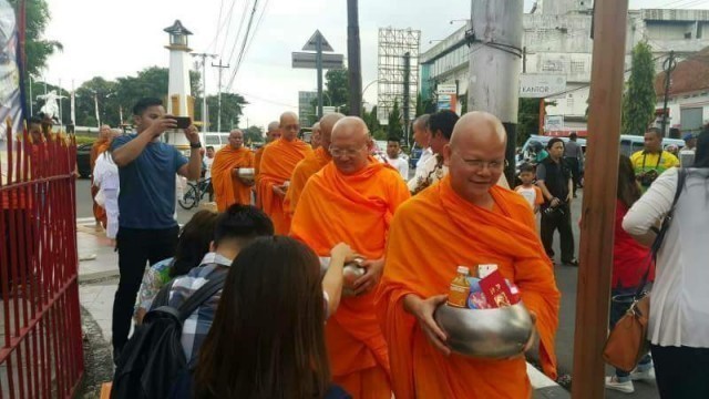 เทศกาลเฉลิมฉลอง "วิสาขบูชา" ใกล้       "มหาเจดีย์บุโรพุทโธ"ประเทศอินโดนีเซีย