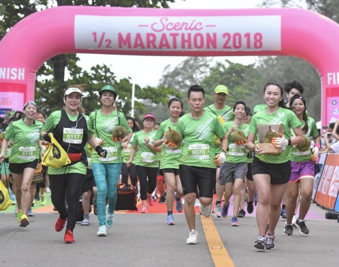 ครั้งแรกในประเทศไทย นักวิ่งครึ่งหมื่น แห่วิ่ง ทุเรียน รัน “จันทบุรี ซีนิค ฮาล์ฟมาราธอน 2018”