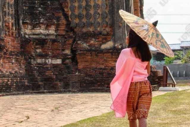 แดดร้อนก็มิหวั่น 'ท่านหมื่น-แม่การะเกด' ล้นวัดไชยวัฒนาราม