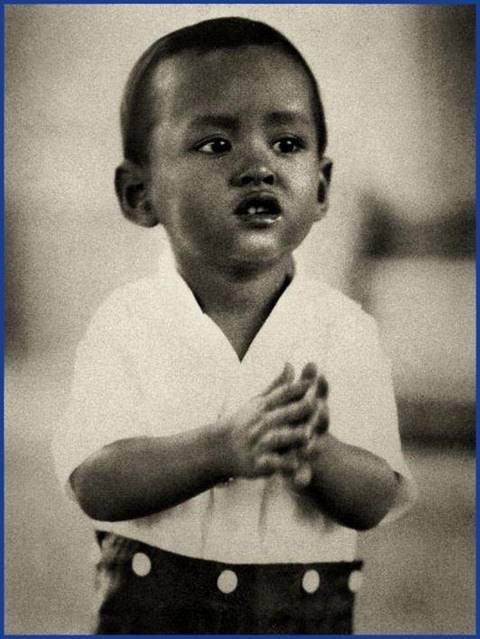 ในหลวง ร. ๙ ทรงตรัสถาม สมเด็จย่า เมื่อต้องถูกฉีดยา "ร้องไห้ได้ไหม"