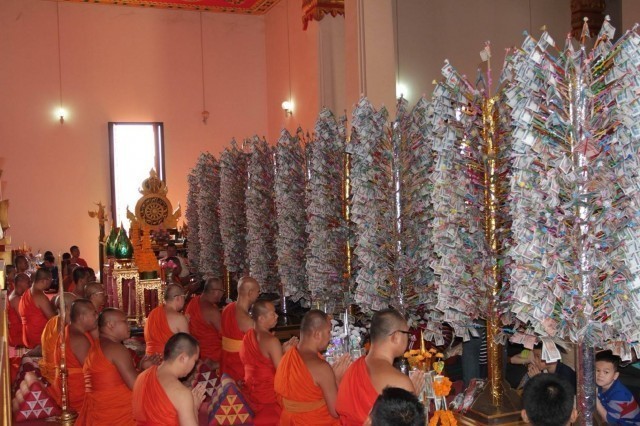 "โน้ตอุดม"ชวน"มาช่า"ทำบุญตักบาตรพระธาตุหลวงเมืองลาวปีที่ 3