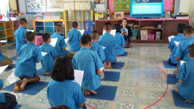 ชมภาพนักเรียน 7 โรงเรียน ทั่วประเทศ พร้อมใจสวดมนต์ บทธัมมจักกัปปวัตตนสูตร