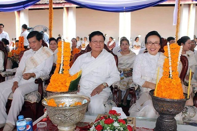 ปฏิสังขรณ์ 450 ปี นายกฯลาว "ทองลุน" นำพิธีหลอมทองหุ้มจอมพระธาตุหลวง