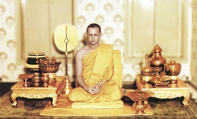 พระบาทสมเด็จ พระเจ้าอยู่หัวรัชกาลที่ ๙ กับพระพุทธศาสนา ทรงเป็นพระราชาผู้ทรงธรรม