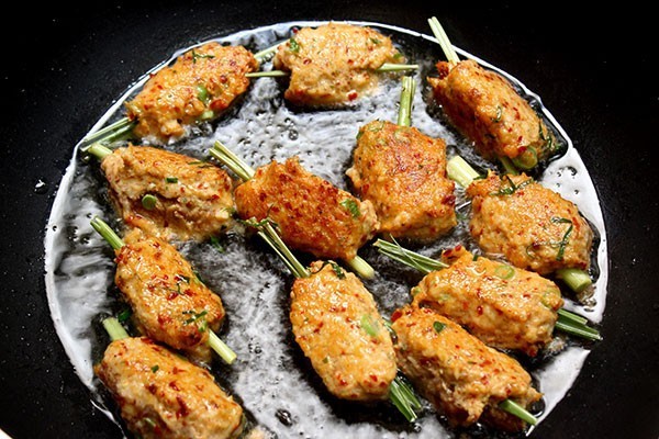 "ทอดมันไก่พันตะไคร้" เมนูเด็ดรสแซ่บหอมเครื่องพริกแกง