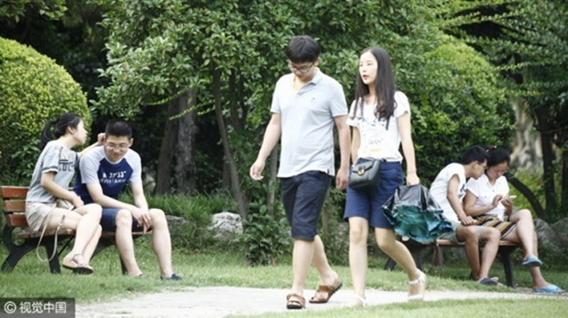 มหาวิทยาลัยจีนออกกฎเข้ม ห้ามคู่รักนักศึกษาแสดงความรักแม้แต่นิด แม้ช่วยถือกระเป๋า ในรั้วมหาวิทยาลัย