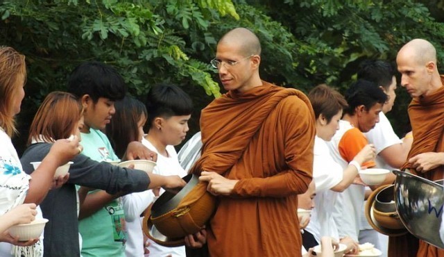 สนั่นโลก !! พระอาจารย์สิริปันโน ลูกเศรษฐีมาเลย์ ทิ้งมรดก 2แสนล้าน บวชไม่สึก ที่เมืองกาญจน์