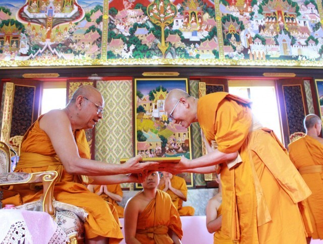 เจ้าคณะจังหวัดปทุมธานี ประธานพิธีมอบตราตั้งและวุฒิบัตร คณะสงฆ์ปทุมธานี