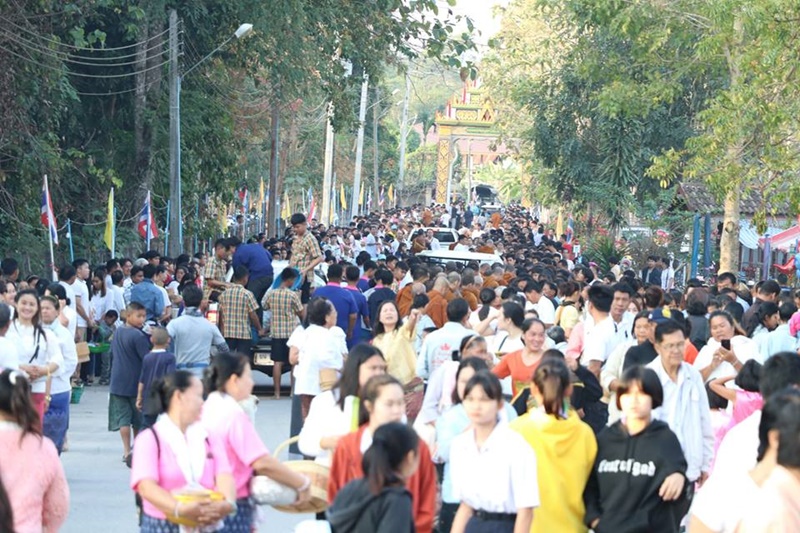 ผบ.มทบ.28 ร่วมกับ จ.เลย ร่วมงานบุญประจำปี 2562 ตักบาตรพระภิกษุสงฆ์จำนวน 300 รูป