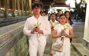 ภาพปลื้ม ๆ !!!กับเหล่าดารานักร้องกับงานวิสาขบูชาโลก