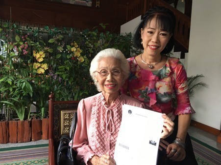 ชื่นชม! คุณยายต้นแบบ เรียนจบปริญญาตรี วัย 84 ปี เป็นนักศึกษาที่อายุมากที่สุดในมหาวิทยาลัย
