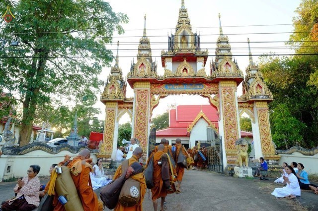 ประมวลภาพปลื้ม ๆ คณะสงฆ์นานาชาติ กว่า 600 รูป เดินธุดงค์ จากจ.จันทบุรี สู่ จ.นครพนม