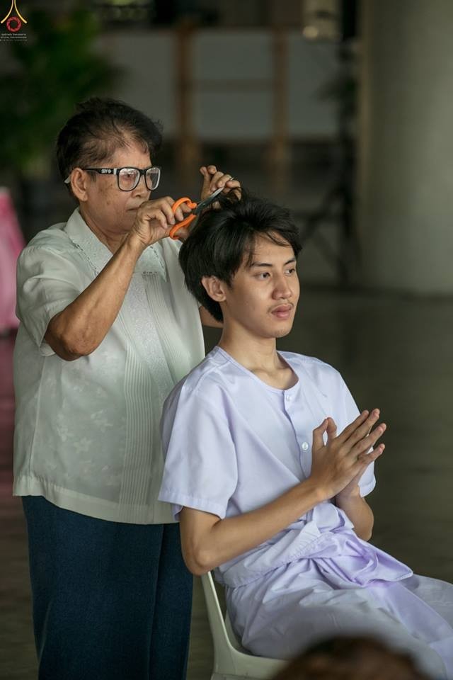 พิธีตัดปอยผมและปลงผมธรรมทายาท..พระพี่เลี้ยงรุ่นเข้าพรรษา ปี 2560