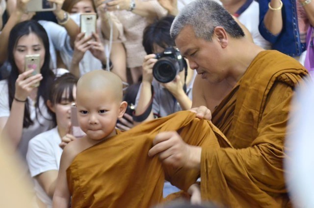 น่ารักน่าศรัทธา! สามเณร 'น้องกร วัดป่ามณีกาญจน์' บวชแล้ววานนี้