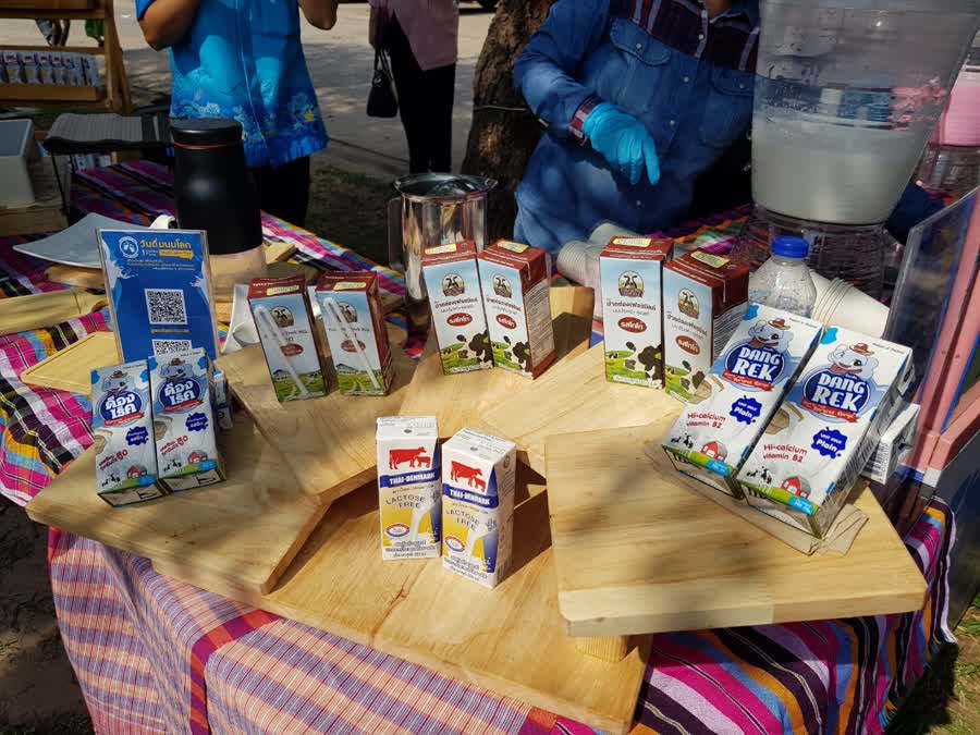 “ดื่มนมแข็งแรง ต้านภัยโควิด 19”  เพิ่มช่องทางการจำหน่ายให้กับเกษตรกรผู้เลี้ยงโคนม