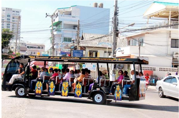 ททท.ประจวบฯชวนแต่งกายย้อนยุคนั่งรถรางชมวิวเมืองหัวหินฟรี ตลอดเดือนเมษายนนี้