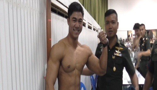 บรรยากาศคึกคักไม่เบา กับ สีสัน เกณฑ์ทหารเข้าสู่วันที่ 4