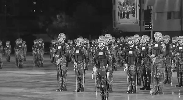 สมเด็จพระบรมโอรสาธิราชฯ สยามกุฎราชกุมาร เสด็จฯ ทอดพระเนตร พิธีสวนสนามงานวันราชวัลลภ