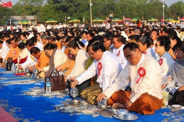 เมียนมาร์ - ไทย ร่วมสืบสานพุทธประเพณีตักบาตรของชาวพุทธ เชื่อมความสัมพันธ์ของทั้งสองประเทศ