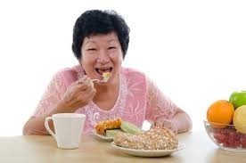 รู้ยัง! อาหาร1คำต้องเคี้ยวกี่ครั้ง จึงมีผลให้สุขภาพดีและอายุยืน