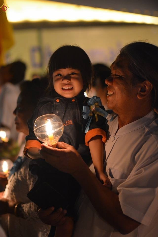 ประมวลภาพพิธีเวียนประทักษิณและปลูกต้นเบญจทรัพย์ เพื่อถวายเป็นพุทธบูชาในวันลอยกระทง