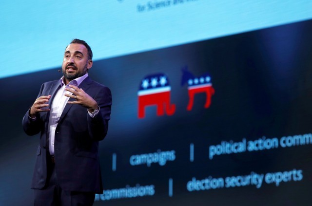Alex Stamos ผู้บริหารฝ่ายความปลอดภัยของข้อมูล Facebook เตรียมลาออก
