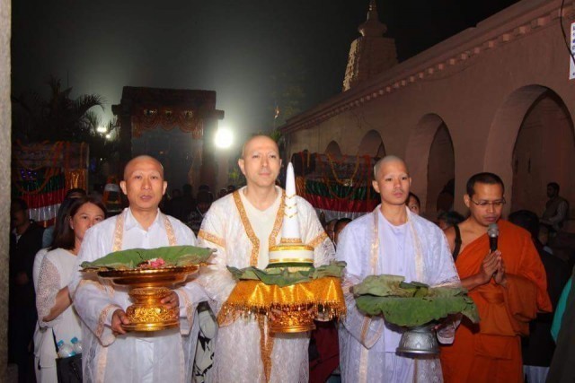 แซม"ยุรนันท์"ปลงผมบวชที่วัดไทยพุทธคยาใต้ต้นพระศรีมหาโพธิ์