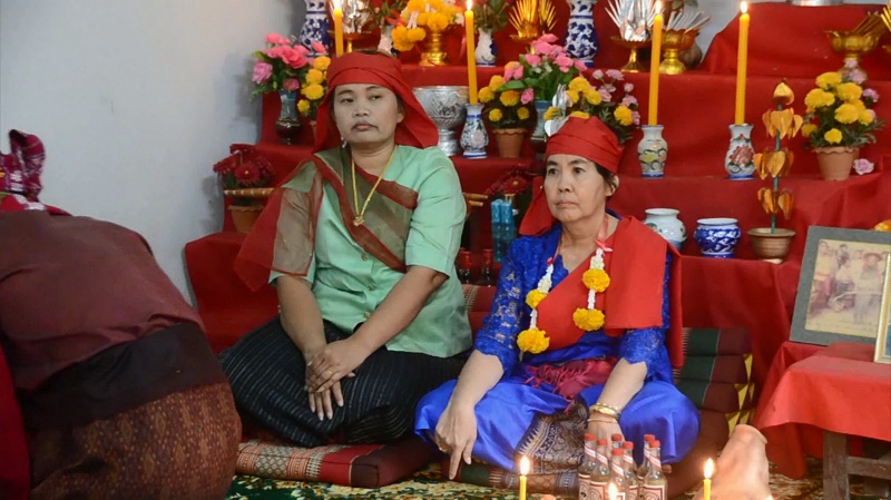 นางสีดาเดินทางเข้าร่วมพิธีฆ่านกหัสดีลิงค์