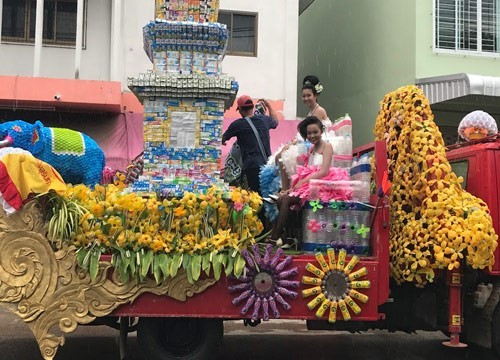 สุรินทร์บิ๊กไอเดีย ทอดผ้าป่าขยะรีไซเคิลพร้อมประกวดรถบุปผชาติขยะ แก้ปัญหาขยะล้นเมือง