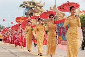 เที่ยวงานประเพณีทิ้งกระจาด จังหวัดสุพรรณบุรี กันเถอะ