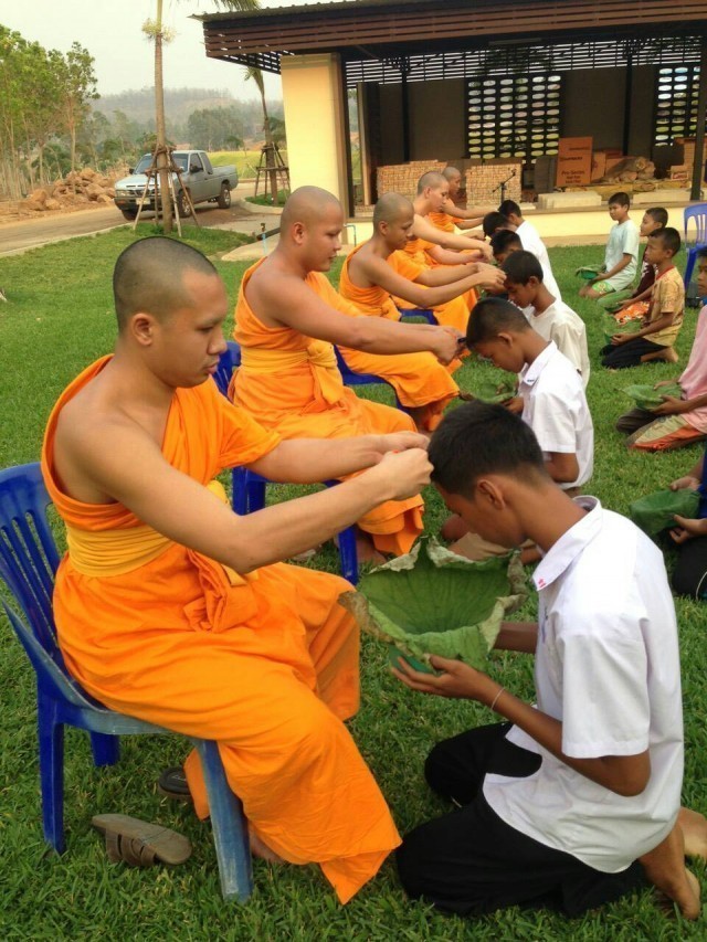คึกคัก!ปิดเทอมน.ร.ชายไทยแห่บวชสามเณร ณ ศูนย์อบรมไร่พลเอกอาทิตย์-พรสรร กำลังเอก โคราช