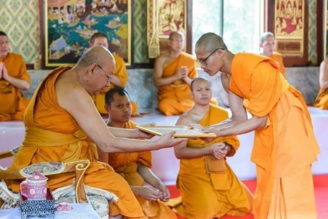 เจ้าคณะจังหวัดปทุมธานี ประธานพิธีมอบตราตั้งและวุฒิบัตร คณะสงฆ์ปทุมธานี