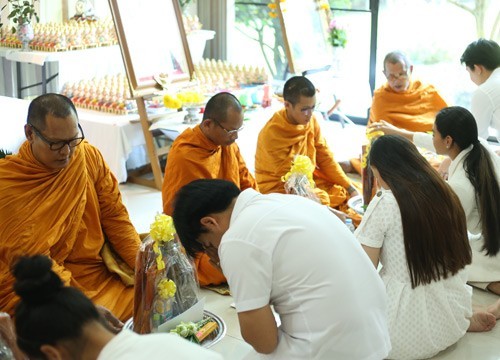 ดาราสาว "นุ้ย เกศริน" นำทีมดาราจิตอาสา ร่วมทำความดีถวายในหลวงรัชกาลที่๙