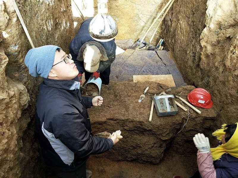 นักโบราณคดีจีน ขุดพบสุสาน โบราณวัตถุอายุกว่า 2,000 ปีที่เมืองชิงเต่า