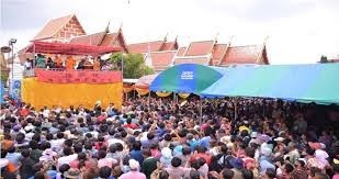 เที่ยวงานประเพณีทิ้งกระจาด จังหวัดสุพรรณบุรี กันเถอะ