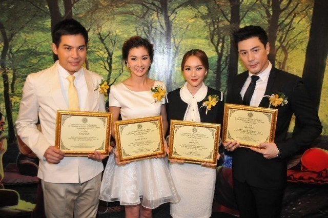 ภาพปลื้ม ๆ !!!กับเหล่าดารานักร้องกับงานวิสาขบูชาโลก