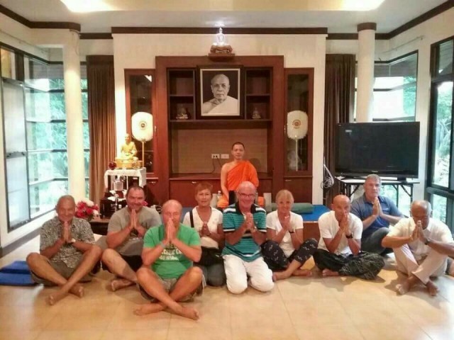 คุณเชื่อไหม???ฝรั่งชาวโปรตุเกส" สวดมนต์จนติดใจ ตามมาบวชจนติดธรรม "