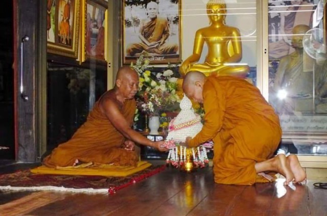 “หลวงปู่สุพิศ กันตจาโร” ละสังขารแล้ว ที่ก้อนหินใหญ่บนยอดเขา ใครที่ทราบประวัติถึงกับขนลุก