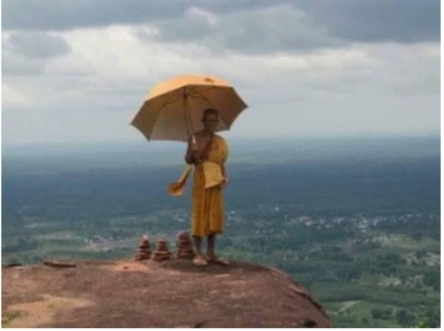 “หลวงปู่สุพิศ กันตจาโร” ละสังขารแล้ว ที่ก้อนหินใหญ่บนยอดเขา ใครที่ทราบประวัติถึงกับขนลุก