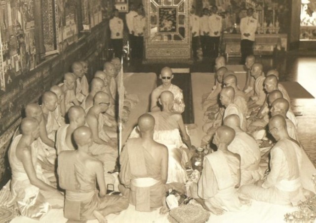 ย้อนประวัติศาสตร์พระบาทสมเด็จพระเจ้าอยู่หัวทรงผนวช