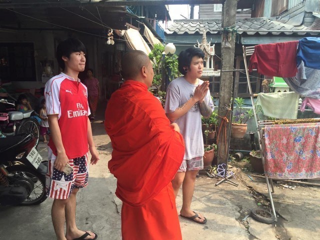 ซึ้งใจ!! ชาวบ้านขอบคุณเจ้าอาวาสสั่ง พระลูกวัดเร่งช่วยผู้ประสบอัคคีภัย