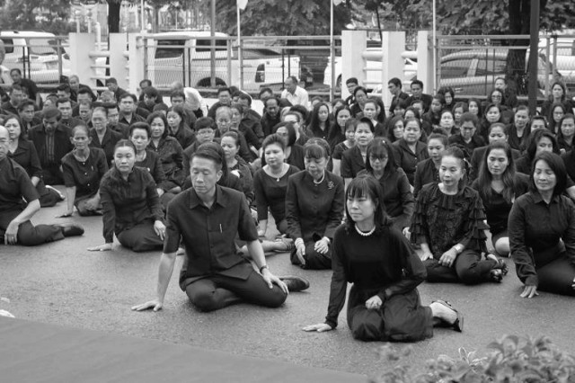 โบราณสู่ปัจจุบัน!!! แต่งกายไว้ทุกข์อย่างไรให้เหมาะสม?